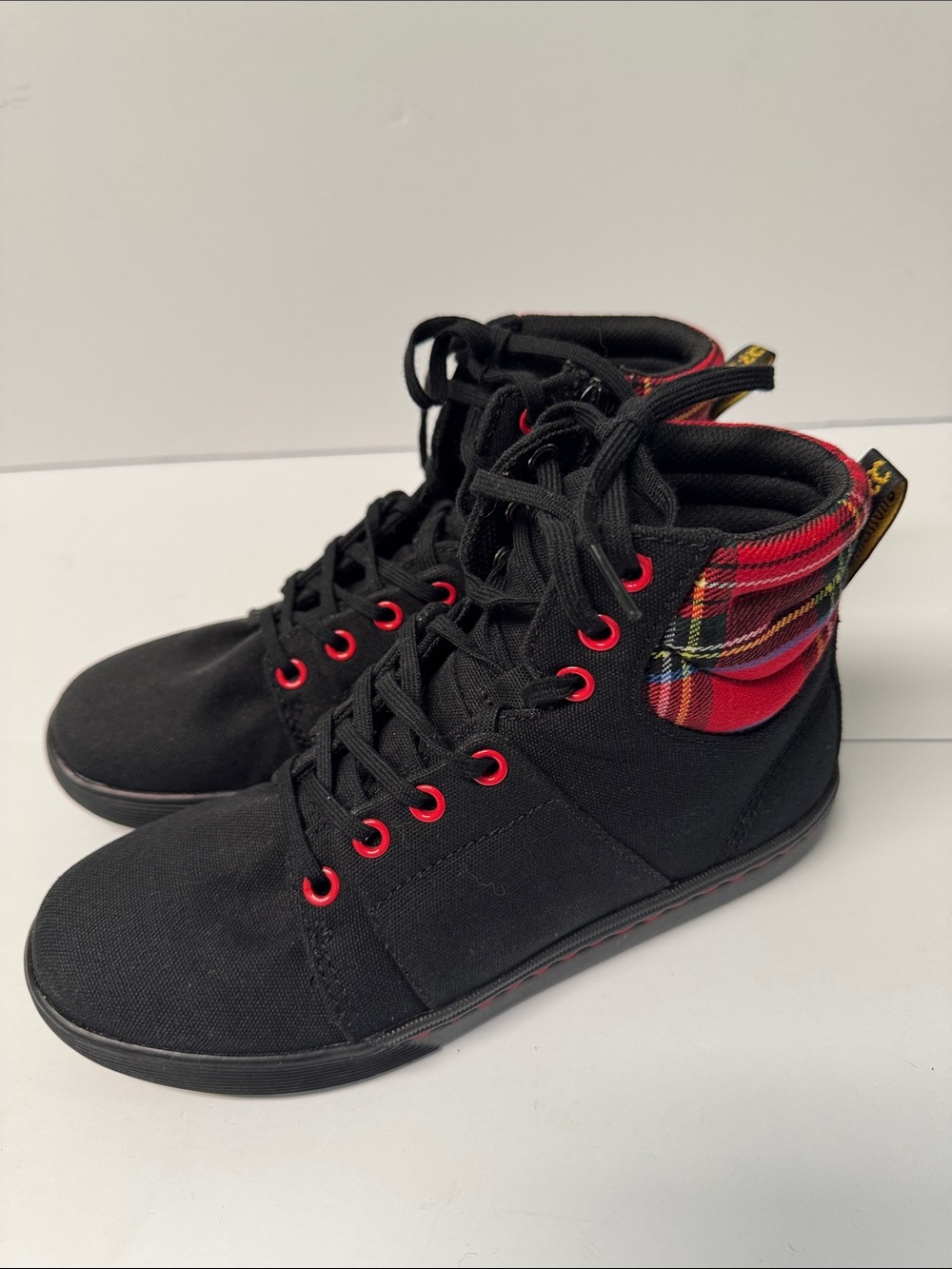 Dr. Martens Rozarya Black & Red Tartan Plaid Canvas Ankle Boots Size 6